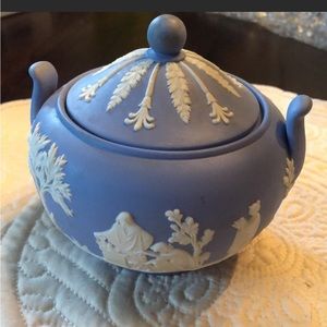 Wedgwood Vintage Grecian Urn + Cover Sugar or Trinket bowl
